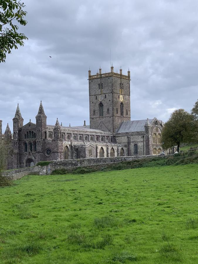 St Davids Gin & Kitchen - The Cathedral Villas מראה חיצוני תמונה